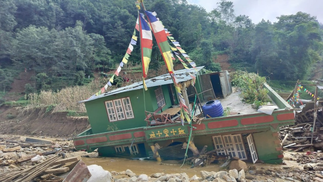 माटो खन्ने क्रममा माथिबाट आएको ढुङ्गाले च्यापिएर सुर्खेतमा एकको मृत्यु