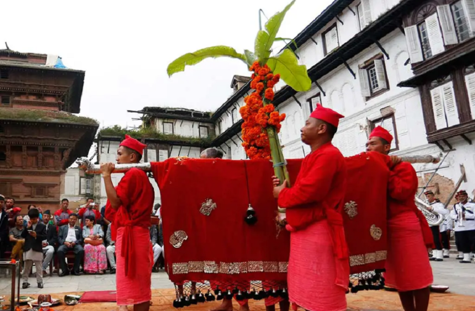 आज फूलपाती : दुर्गापीठ, दशैँघर, कोत तथा घर–घरमा भित्र्याइँदै