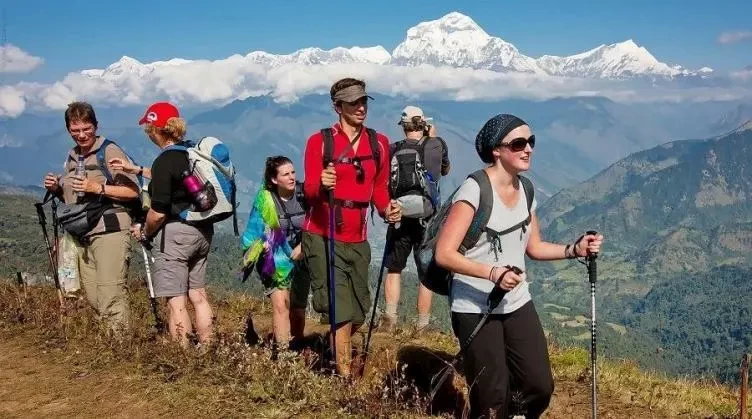 आठ महिनामा भित्रिए सात लाखभन्दा बढी पर्यटक