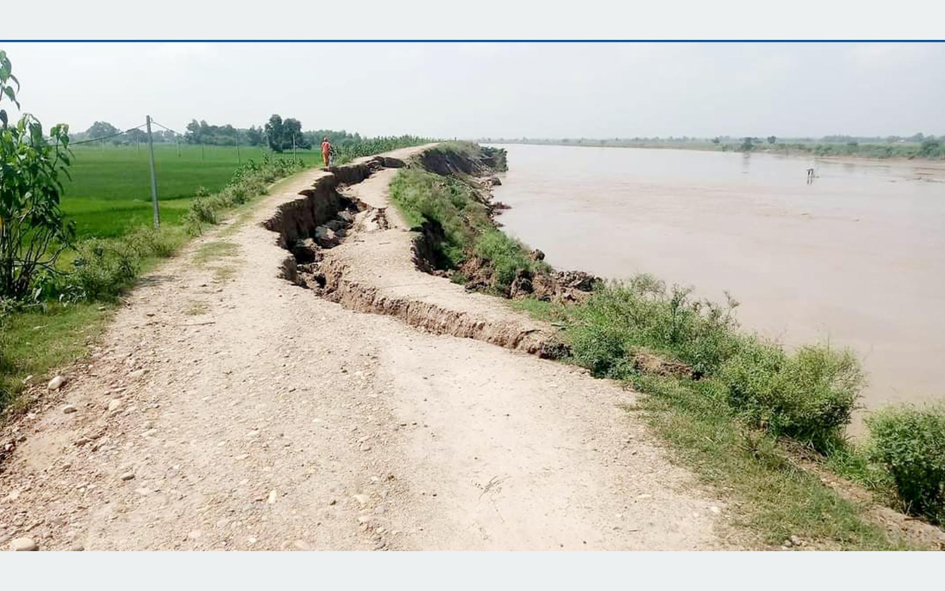 राप्ती तटीय क्षेत्रका बासिन्दा सधैँ बाढीको त्रासमा