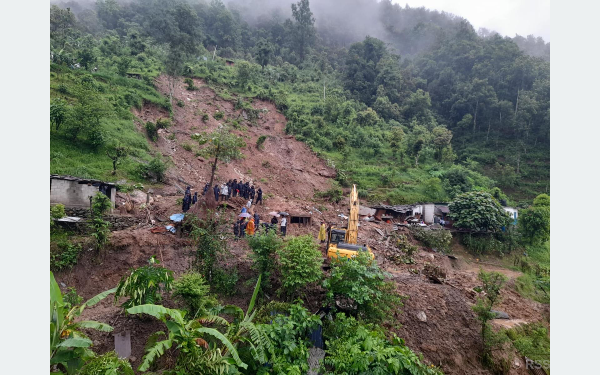 तनहुँको काउरेमा पहिरोले घर पुरिएर बेपत्ता भएका तीनै जनाको शव भेटियो