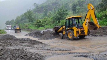 वर्षाका कारण अवरुद्ध बिपी र अरनिको राजमार्ग एकतर्फी सञ्चालन