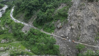 बेनी–जोमसोम सडकको म्याग्दी खण्डमा पहिराले यातायात प्रभावित