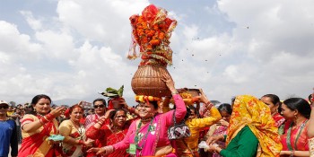 गौरा पर्व विशेष सांस्कृतिक कार्यक्रम हुँदै, प्रधानमन्त्री ओली सहभागी