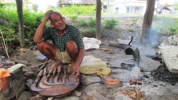 दलित समुदायलाई आरन चलाएर जीविका चलाउनै मुस्किल