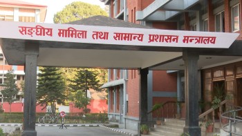 खरिदार वा सो सरहका कर्मचारिको सरुवा स्थगित (सूचनासहित)