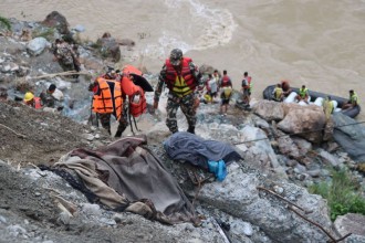 सिमलताल बस दुर्घटनामा फेला परेका १९ शवमध्ये १४ जनाको सनाखत