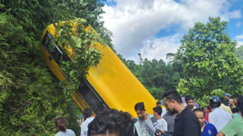 पोखरा स्कुल बस दुर्घटना अपडेट : आमा र छोराको मृत्यु, २८ जनाको उपचार हुँदै