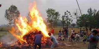 परम्परागतरुपमा होली मनाउँदै कञ्चनपुरका थारु समुदाय