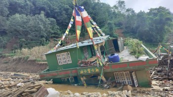 माटो खन्ने क्रममा माथिबाट आएको ढुङ्गाले च्यापिएर सुर्खेतमा एकको मृत्यु