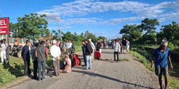 टिपरको ठक्करबाट मृत्युः आफन्तद्वारा घोराही–तुलसीपुर सडक अवरुद्ध