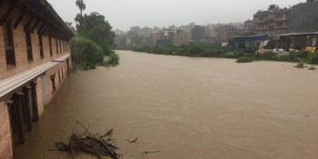 हनुमन्तेमा बाढीः मध्यरातदेखि नै भक्तपुरका विभिन्न स्थान प्रभावित लाखौँको क्षति