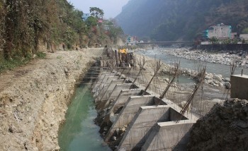 कालीगण्डकीको कटान रोकथाम गर्न पर्खाल निर्माण