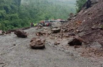 अविरल वर्षाले कर्णाली राजमार्ग अवरुद्ध