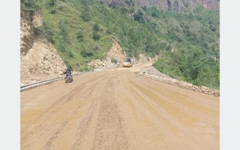 मालढुङ्गा-बेनी सडक कालोपत्र गर्न १३ दिन यातायात बन्द