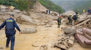 पहिरोमा परी एकै परिवारका तीन जनाको मृत्यु, १३ जना घाइते