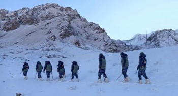 माइनस २६ डिग्री सेल्सियस चिसो सहेर सुरक्षाकर्मीले दिइरहेका छन् सीमा सुरक्षा 