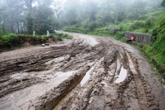 वर्षाले उदयपुरका ग्रामीण सडक अवरुद्ध