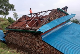 तनहुँमा हावाहुरीले तीन सय ३३ घर गोठमा क्षति