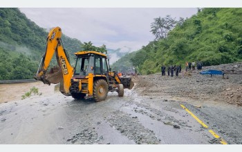 बस पहिरोमा परेपछि पर्सामा रहेका आफन्त चिन्तित