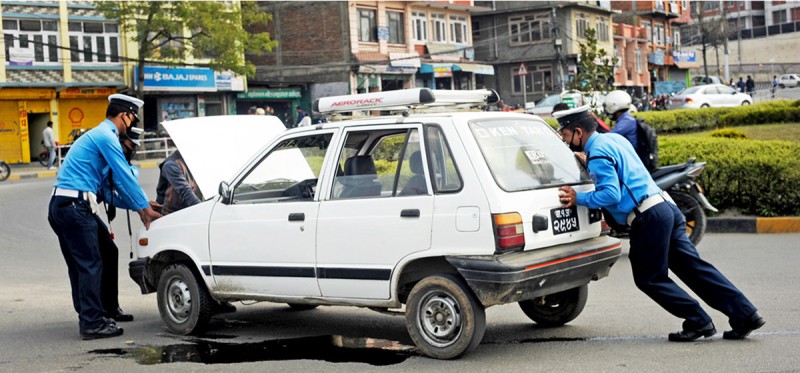 सडक दुर्घटना न्यूनीकरणमा ट्राफिक प्रहरीको सक्रियता