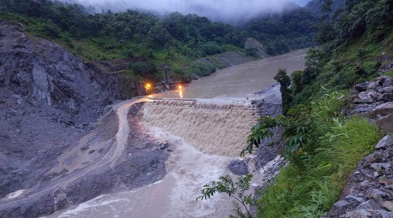 खोलाले बगाउँदा अरुण तेस्रोका मजदुर बेपत्ता