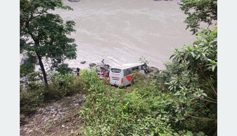 फिस्लिङ दुर्घटना अपडेट : उपचारका क्रममा चालकको मृत्यु