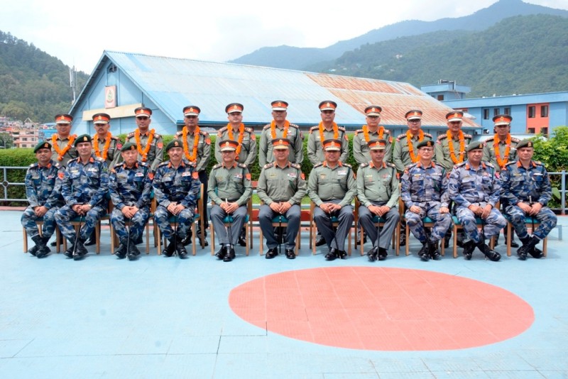 महानिरीक्षक अर्यालले १२ जना बरिष्ठ उपरीक्षकलाई दर्ज्यानी चिन्ह प्रदान गरे