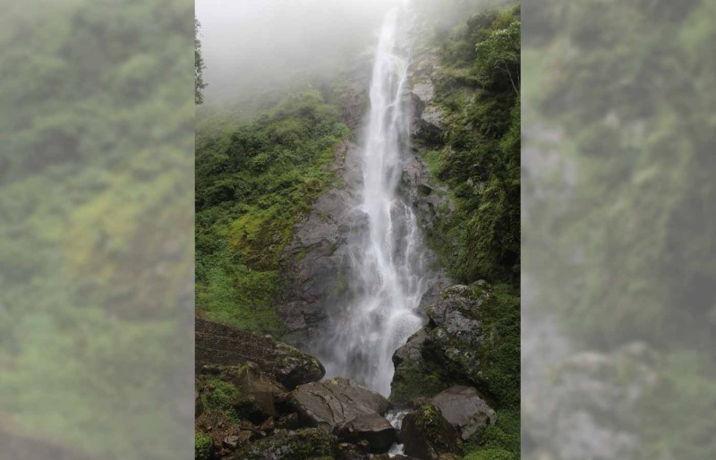 पर्यटकको पर्खाइमा भोजपुरको छाँगे झरना