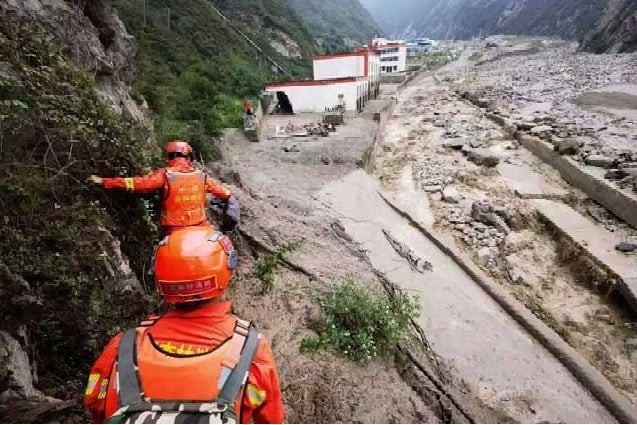 चीनको युनान प्रान्तमा गएको पहिरोमा ४७ जना पुरिए