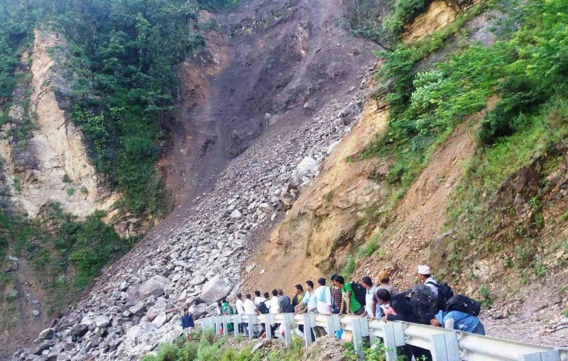 कर्णाली राजमार्ग पुनः अवरुद्ध