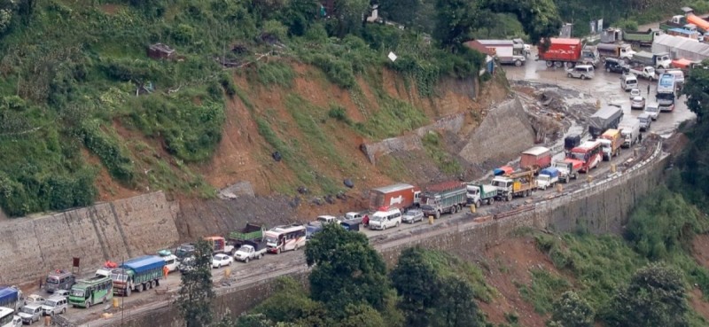 आजबाट नागढुङगा सडक एक साताका लागि दिनमा आंशिक रुपमा बन्द हुने