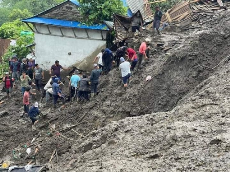 पहिरोमा परी लमजुङमा चार जनाको मृत्यु