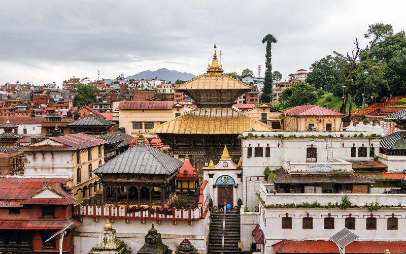 पशुपतिनाथका चारवटै ढोका असार १ गतेदेखि बिहान ४ बजे नै खोलिने