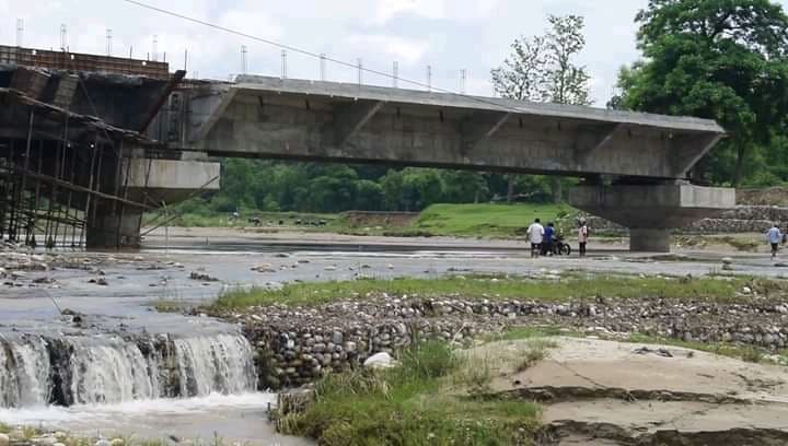 पक्की पुल निर्माण नहुँदा आवतजावतमा सास्ती