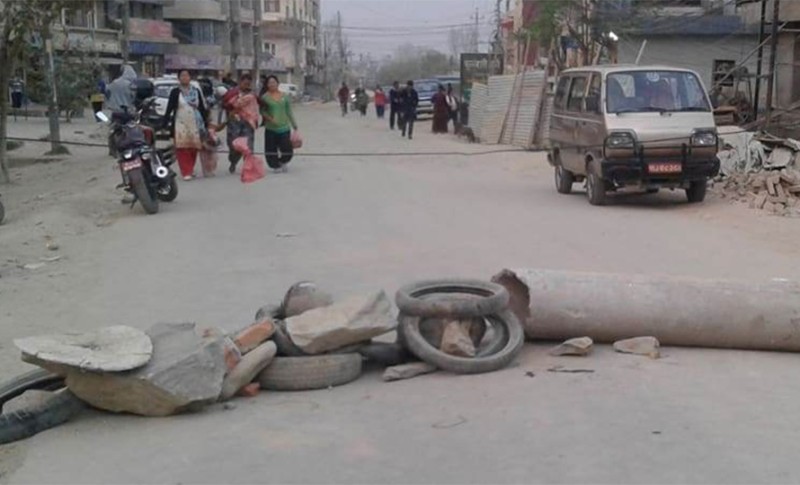 वडाध्याक्षकै अगुवाइमा बाटो अवरुद्ध