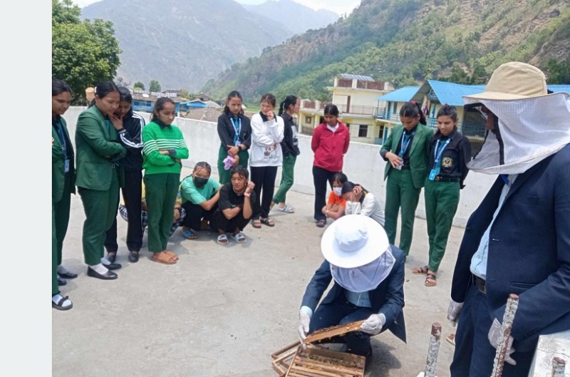 व्यावसायिक कृषितर्फ उन्मुख हुन प्रेरित गर्दै प्राविधिक शिक्षालय