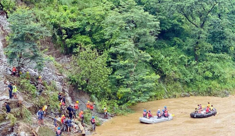 सिमलताल बस दुर्घटनामा हराएका यात्रुको पुनः खोजी गरिँदै