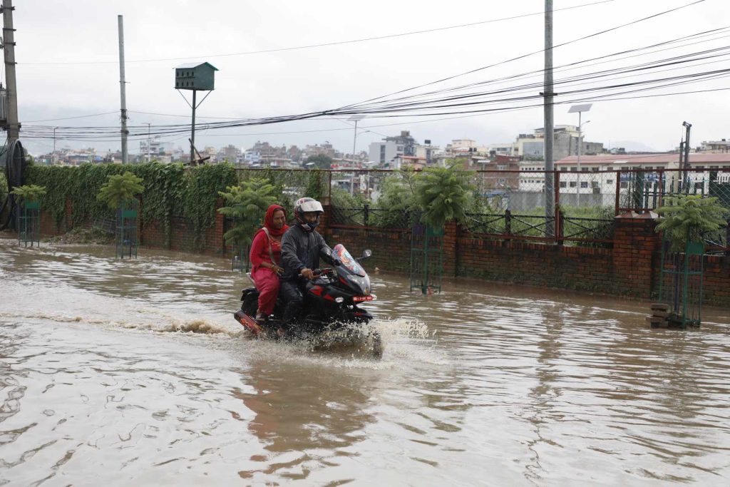 वर्षाले काठमाडौं जलमग्न