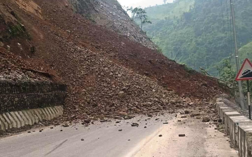 सडक भासिँदा पूर्वपश्चिम राजमार्ग अवरुद्ध