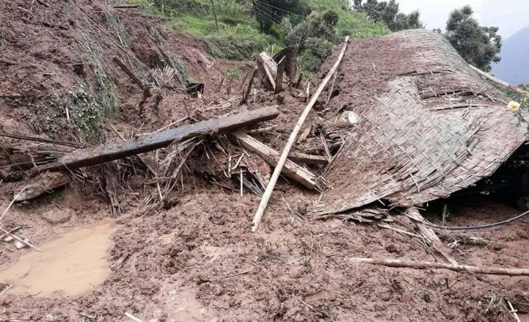 गुल्मीमा पहिरोले घर पुरिँदा एकै परिवारका ५ जनाको मृत्यु