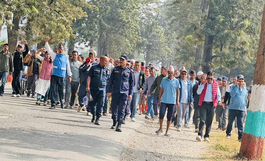 प्रहरीको लापरबाहीले दुर्घटना बढेको भन्दै सुर्खेतमा आन्दोलन