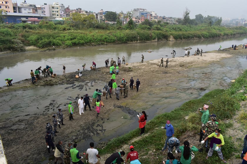 वाग्मती सफाइ अभियान १२ औं वर्षमा प्रवेश,  छ हजार बिरुवा रोपिए