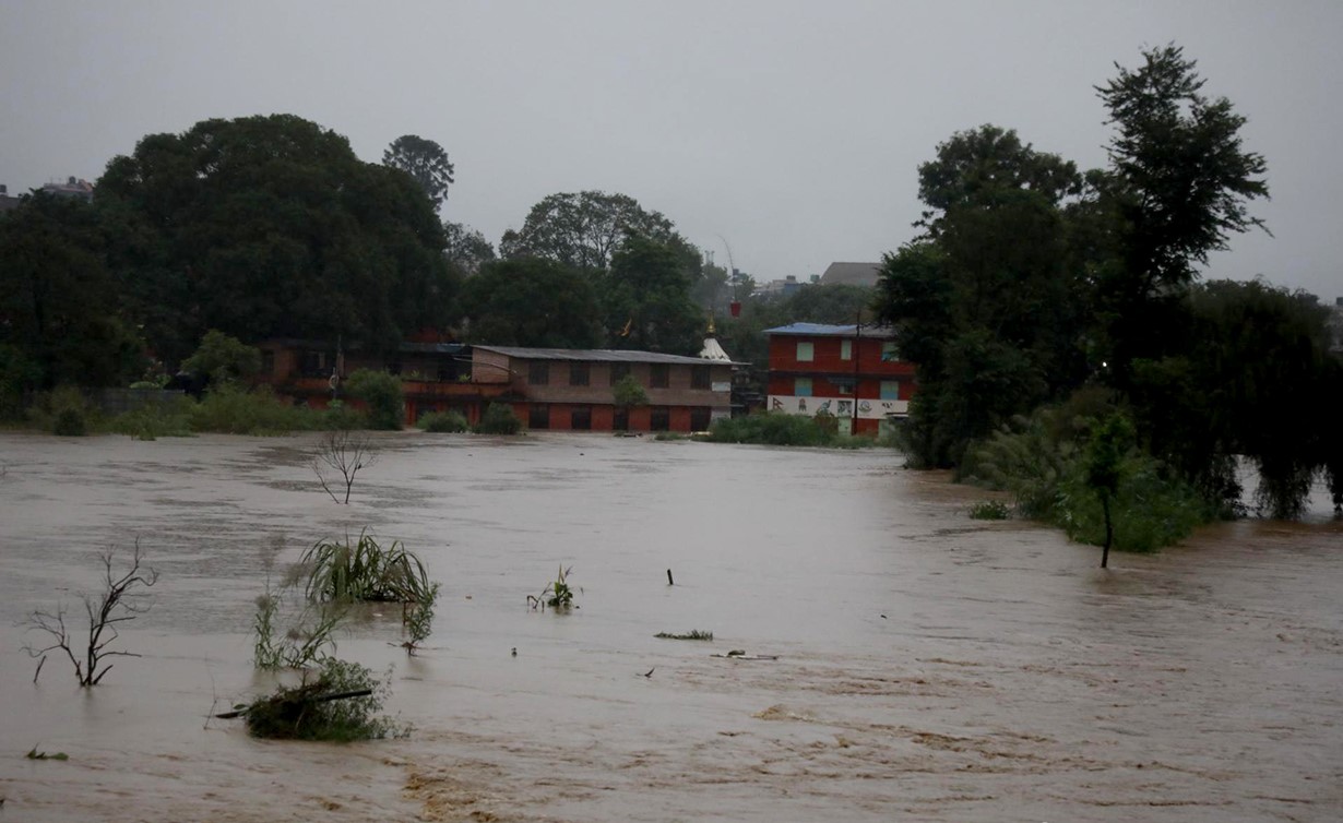 अविरल वर्षाले भक्तपुर पूरै डुबानमा, पहिरो र बाढीमा परी पाँच जना बेपत्ता