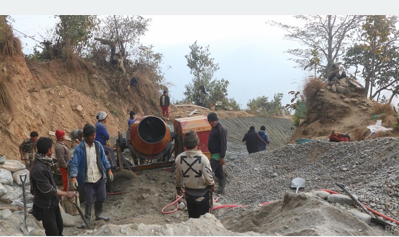 धाप्लाङ-सिन्ताङ-बराहपोखरी सडक स्तरोन्नति गरिँदै