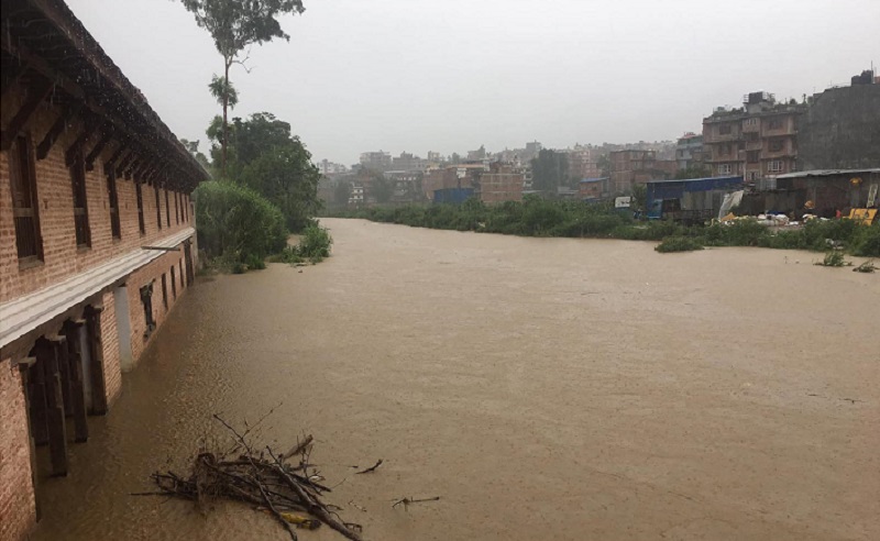 उपत्यकाका नदीमा बहाव बढेपछि करिडोरमा प्रहरी गस्ती