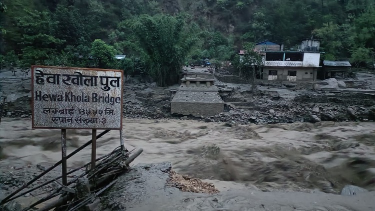 लघुजलविद्युत् गृह बगाएपछि अन्धकारमा बस्न बाध्य