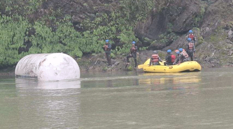 ग्यास बुलेट दुर्घटना अपडेट : चालक र सहचालक खोज्न गोताखोर परिचालन