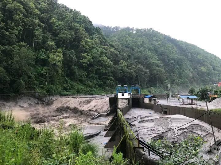 सुक्खा पहिरो खसेर इन्द्रावती थुनियो, सतर्क रहन प्रशासनको अपिल (सूचनासहित)