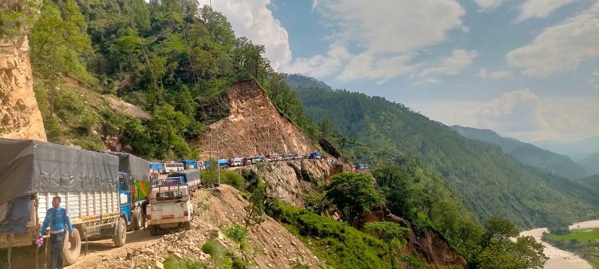 पाँच दिनदेखि अवरुद्ध कर्णाली राजमार्ग खुल्यो